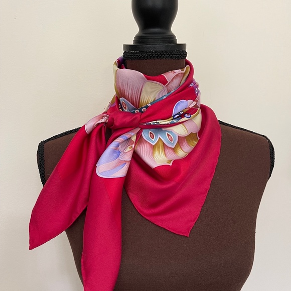 New Salvatore Ferragamo Scarf Flowers Garden Purple Red Burgundy Silk Wrap - Picture 10 of 14